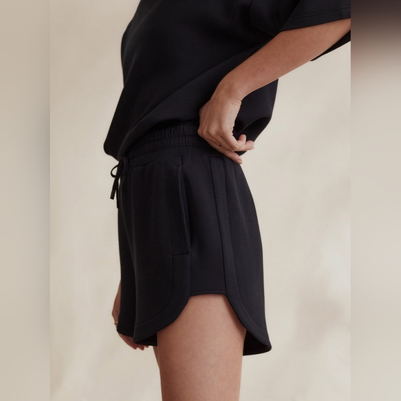 Varley Keely High Rise Short - Picture 2 of 9